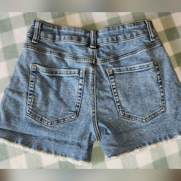 High rise shorts - Picture 2 of 3